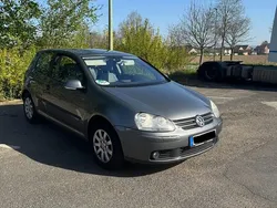 Grau Gebraucht 2005 VW Golf V Kleinwagen | 2.450 € (Etwas zu teuer)