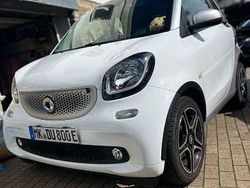 Weiß Gebraucht 2018 Smart ForTwo Electric Drive Coupé | 11.999 €