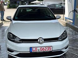 Weiß Gebraucht 2017 VW Golf VII Sound Limousine | 9.000 € (Etwas zu teuer)