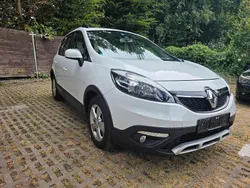 Weiß Gebraucht 2013 Renault Scénic III Initiale Paris Van / Kleinbus | 2.990 € (Superpreis)