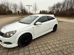 Weiß Gebraucht 2009 Opel Astra GTC Coupé | 2.500 € (Fairer Preis)