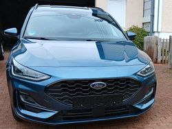 Blau Gebraucht 2023 Ford Focus ST-Line Kombi | 18.000 € (Superpreis)