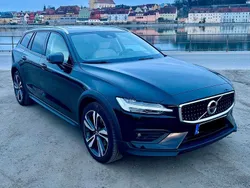 Schwarz Gebraucht 2020 Volvo V60 CC Pro Kombi | 33.400 € (Etwas zu teuer)