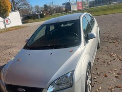 Silber Gebraucht 2007 Ford Focus Kleinwagen | 4.800 €