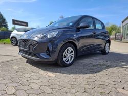 Grau Neu 2025 Hyundai i10 Select Kleinwagen | 18.490 € (Etwas zu teuer)
