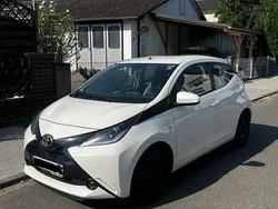 Weiß Gebraucht 2017 Toyota Aygo Kleinwagen | 5.800 € (Fairer Preis)