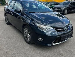 Grün Gebraucht 2013 Toyota Auris Touring Sports Executive Kombi | 6.990 € (Guter Preis)