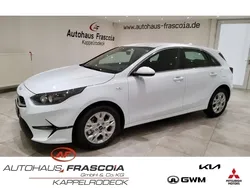 Weiss Gebraucht 2024 Kia Ceed Vision Limousine | 19.910 € (Superpreis)