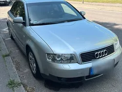 Grau Gebraucht 2001 Audi A4 Limousine | 2.000 € (Fairer Preis)