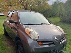 Grau Gebraucht 2004 Nissan Micra Kleinwagen | 1.999 €