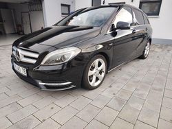 Schwarz Gebraucht 2013 Mercedes B200 Van / Kleinbus | 8.490 € (Fairer Preis)