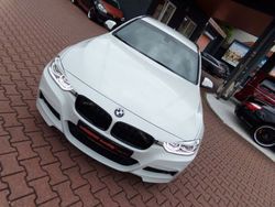 Alpinweiss iii Gebraucht 2017 BMW 320 M Sport Kombi | 22.222 €