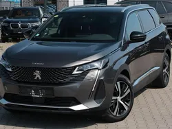Grau Gebraucht 2023 Peugeot 5008 GT-line Van / Kleinbus | 26.061 € (Etwas zu teuer)