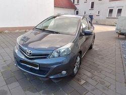 Grau Gebraucht 2011 Toyota Yaris Life Limousine | 7.600 € (Teuer)