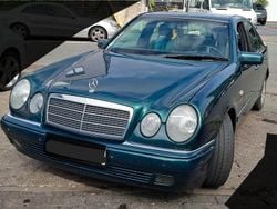 Grün Gebraucht 1997 Mercedes E320 Elegance Limousine | 3.499 €