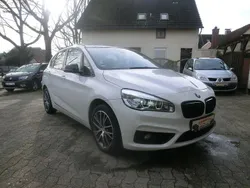 Weiß Gebraucht 2016 BMW 220 Active Tourer Advantage Van / Kleinbus | 10.490 € (Guter Preis)