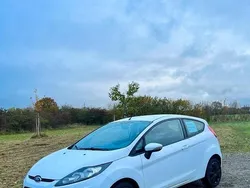 Weiß Gebraucht 2011 Ford Fiesta Kleinwagen | 4.500 €