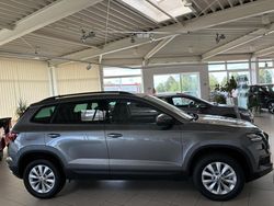 Graphitgrau Gebraucht 2024 Skoda Karoq Selection SUV | 34.980 € (Etwas zu teuer)