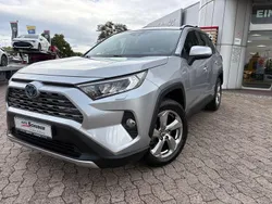 Silber Gebraucht 2018 Toyota RAV4 Hybrid Club SUV | 27.990 € (Fairer Preis)