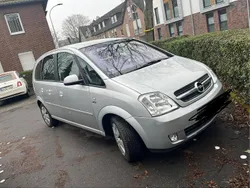 Grau Gebraucht 2005 Opel Meriva Van / Kleinbus | 1.800 €