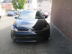 Schwarz Gebraucht 2019 VW Golf VII Trendline Kombi | 13.200 € (Guter Preis)