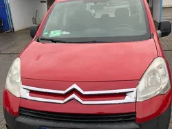 Rot Gebraucht 2011 Citroën Berlingo Attraction Van / Kleinbus | 3.190 € (Etwas zu teuer)
