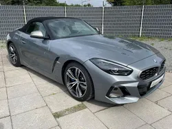 Grau Gebraucht 2024 BMW Z4 M Sport Cabrio | 52.900 € (Fairer Preis)