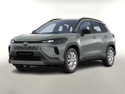 Urban khaki metallic Neu 2025 Toyota Corolla Cross SUV | 33.683 € (Fairer Preis)