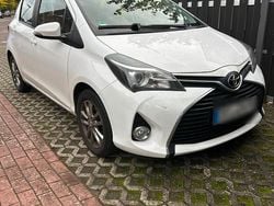 Weiß Gebraucht 2015 Toyota Yaris Kleinwagen | 7.500 € (Fairer Preis)