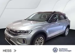 Pyritsilber metallic/schwarz Gebraucht 2025 VW T-Roc Style SUV | 28.449 € (Fairer Preis)