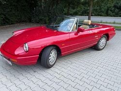 Rot Gebraucht 1991 Alfa Romeo Spider Cabrio | 24.900 €
