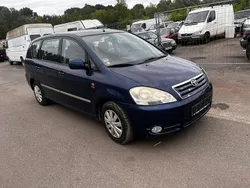 Blau Gebraucht 2002 Toyota Avensis Verso Sol Van / Kleinbus | 4.299 €