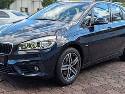 Blau Gebraucht 2016 BMW 220 Active Tourer Sport Line Van / Kleinbus | 18.900 € (Etwas zu teuer)