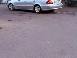 Grau Gebraucht 2003 Mercedes E270 Avantgarde Limousine | 3.999 € (Etwas zu teuer)