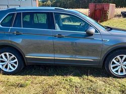 Grau Gebraucht 2017 VW Tiguan Highline SUV | 22.900 € (Fairer Preis)