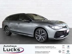 Grau (diabasgrau metallic grenadillschwarz metallic) Gebraucht 2024 VW Passat R-line Kombi | 64.390 €