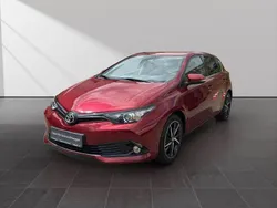 Rot Gebraucht 2018 Toyota Auris Team Limousine | 15.490 € (Fairer Preis)