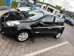 Schwarz Gebraucht 2010 Renault Clio II Kleinwagen | 2.400 €