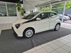Solid white Gebraucht 2018 Toyota Aygo X-play Kleinwagen | 10.690 € (Fairer Preis)