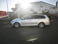 Silber Gebraucht 2016 VW Golf VII Comfortline Kombi | 9.999 € (Teuer)