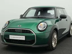 Grün Gebraucht 2024 Mini Cooper Favoured Kleinwagen | 25.541 € (Fairer Preis)