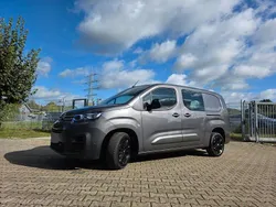 Grau Gebraucht 2023 Citroën Berlingo Van / Kleinbus | 25.500 € (Fairer Preis)