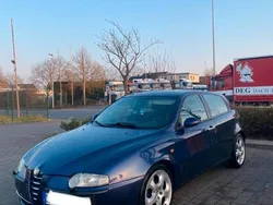 Blau Gebraucht 2003 Alfa Romeo 147 Distinctive Kleinwagen | 1.600 € (Fairer Preis)