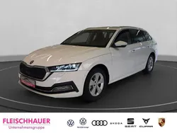 Weiss Gebraucht 2023 Skoda Octavia Style Kombi | 24.490 € (Fairer Preis)