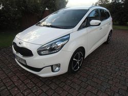 Weiß Gebraucht 2016 Kia Carens Van / Kleinbus | 7.890 € (Guter Preis)