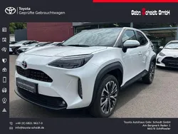 Weiß Gebraucht 2023 Toyota Yaris Cross Elegant SUV | 28.980 € (Teuer)