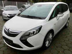 Weiß Gebraucht 2015 Opel Zafira Tourer Edition Van / Kleinbus | 8.500 € (Fairer Preis)