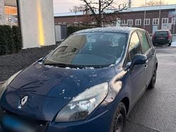 Braun Gebraucht 2010 Renault Scénic III Van / Kleinbus | 2.800 € (Fairer Preis)