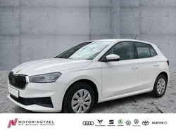 Candyweiss Gebraucht 2022 Skoda Fabia Active Kleinwagen | 14.430 € (Fairer Preis)