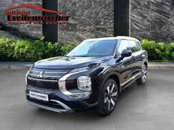 Kristallschwarz / sterlingsi Gebraucht 2025 Mitsubishi Outlander P-HEV Top SUV | 56.500 € (Etwas zu teuer)